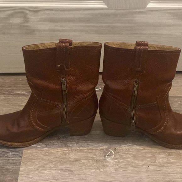 FRYE 76400 JANE TRAPUNTO Bootie Red Leather Motorcycle Boots Women's Size 8 - Picture 4 of 7